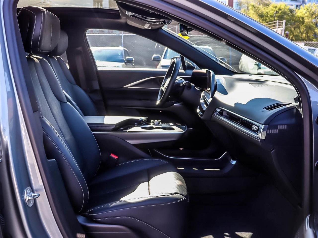 2024 Cadillac LYRIQ 4dr Luxury w/1SC Photo
