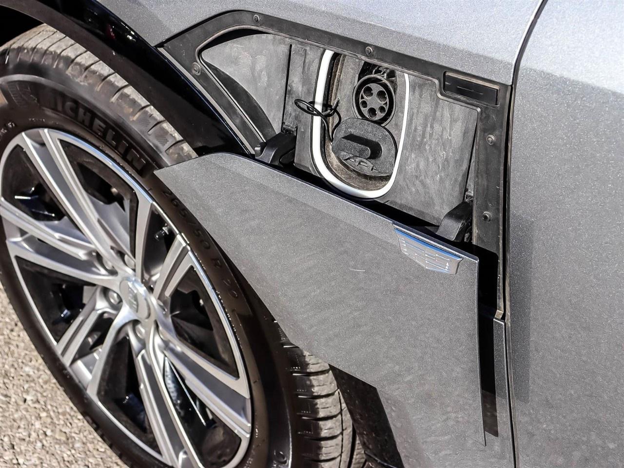 2024 Cadillac LYRIQ 4dr Luxury w/1SC Photo