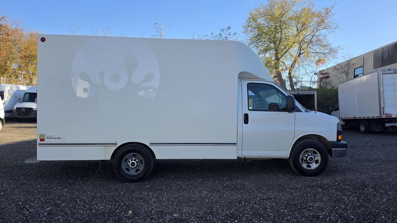 2016 GMC Savana G3500 - 12Ft Aerocell Box - GVW:9900LB - - 12CB-121841 Photo