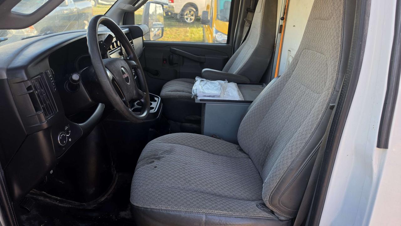 2016 GMC Savana G3500 - 12Ft Aerocell Box - GVW:9900LB - - 12CB-121841 Photo