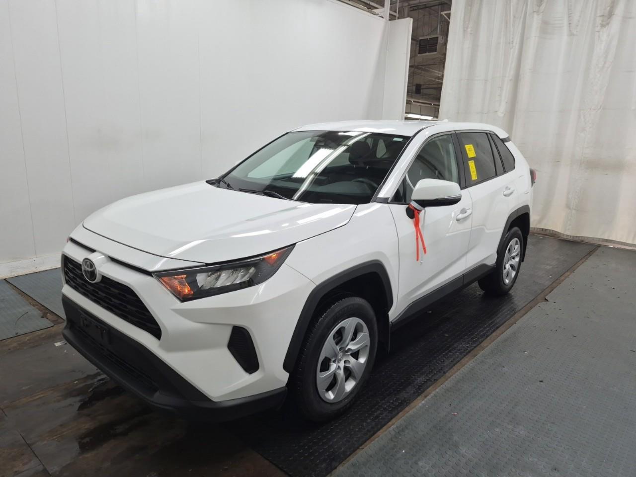 2022 Toyota RAV4 LE 4dr All-wheel Drive Photo0