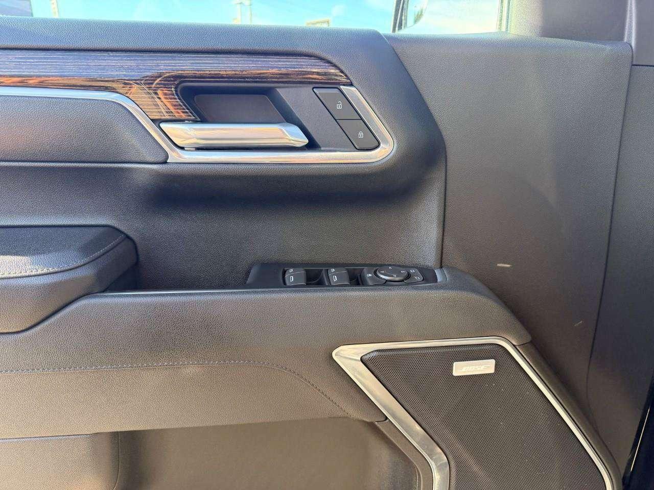 2025 GMC Sierra 1500 3.0L DURAMAX, 4X4, X31, ALLOYS, CLOTH, BOSE, 1-OWNER, MACMASTER ORIGINAL, CERTIFIED PREOWNED! Photo