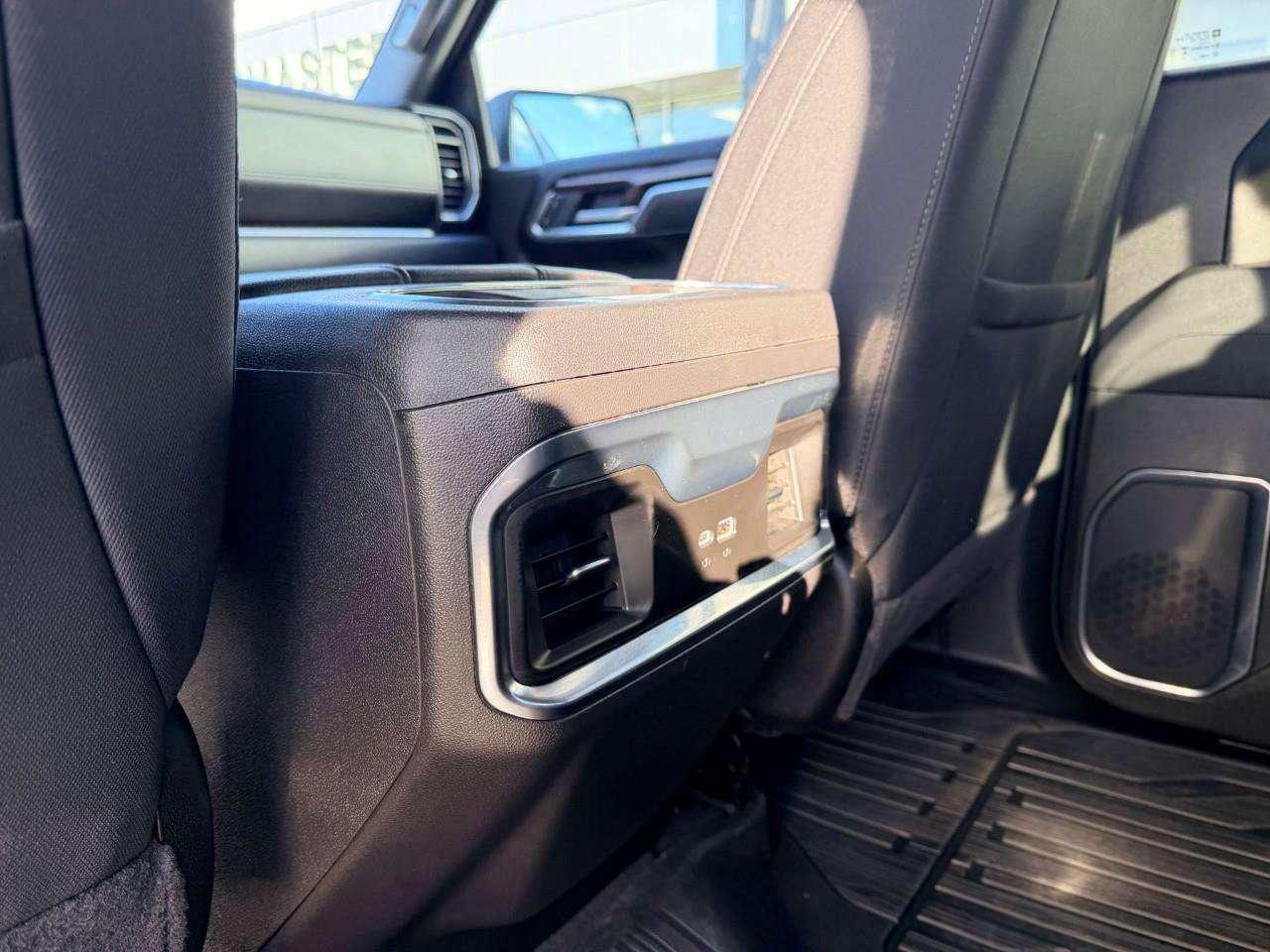 2025 GMC Sierra 1500 3.0L DURAMAX, 4X4, X31, ALLOYS, CLOTH, BOSE, 1-OWNER, MACMASTER ORIGINAL, CERTIFIED PREOWNED! Photo