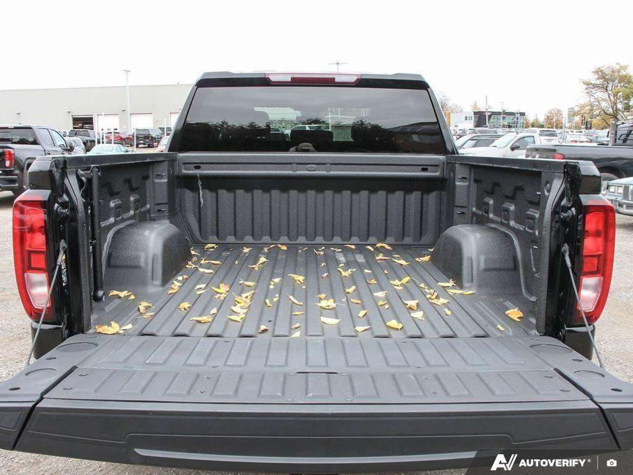 2022 GMC Sierra 1500 2.7L 4-CYL, 4X4, ALLOYS, CLOTH BENCH, 1-OWNER, MACMASTER ORIGINAL, CERTIFIED PREOWNED! Photo