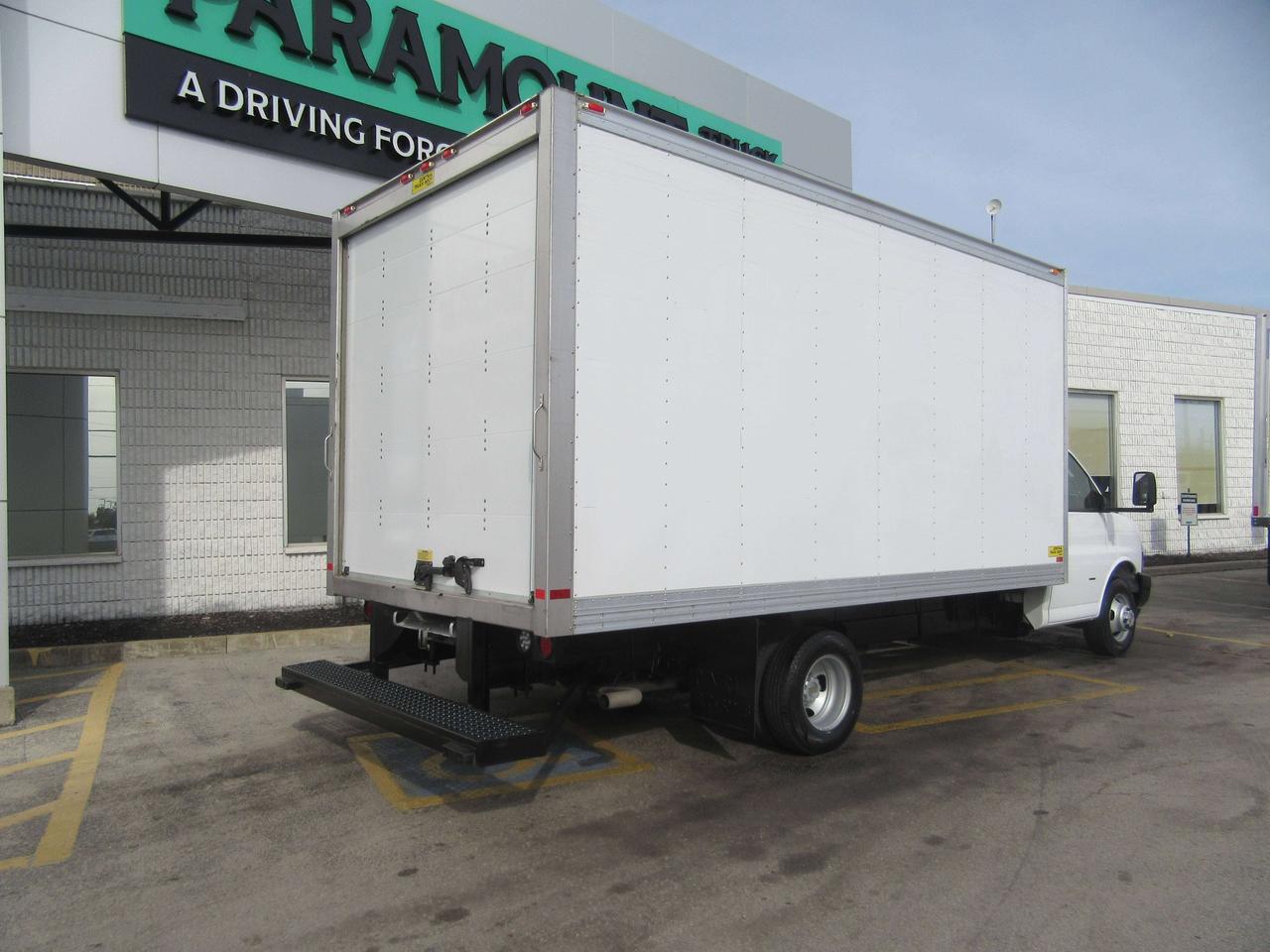 2023 Chevrolet 3500 EXPRESS 91 INCH HIGH BOX CUBE VAN Photo2