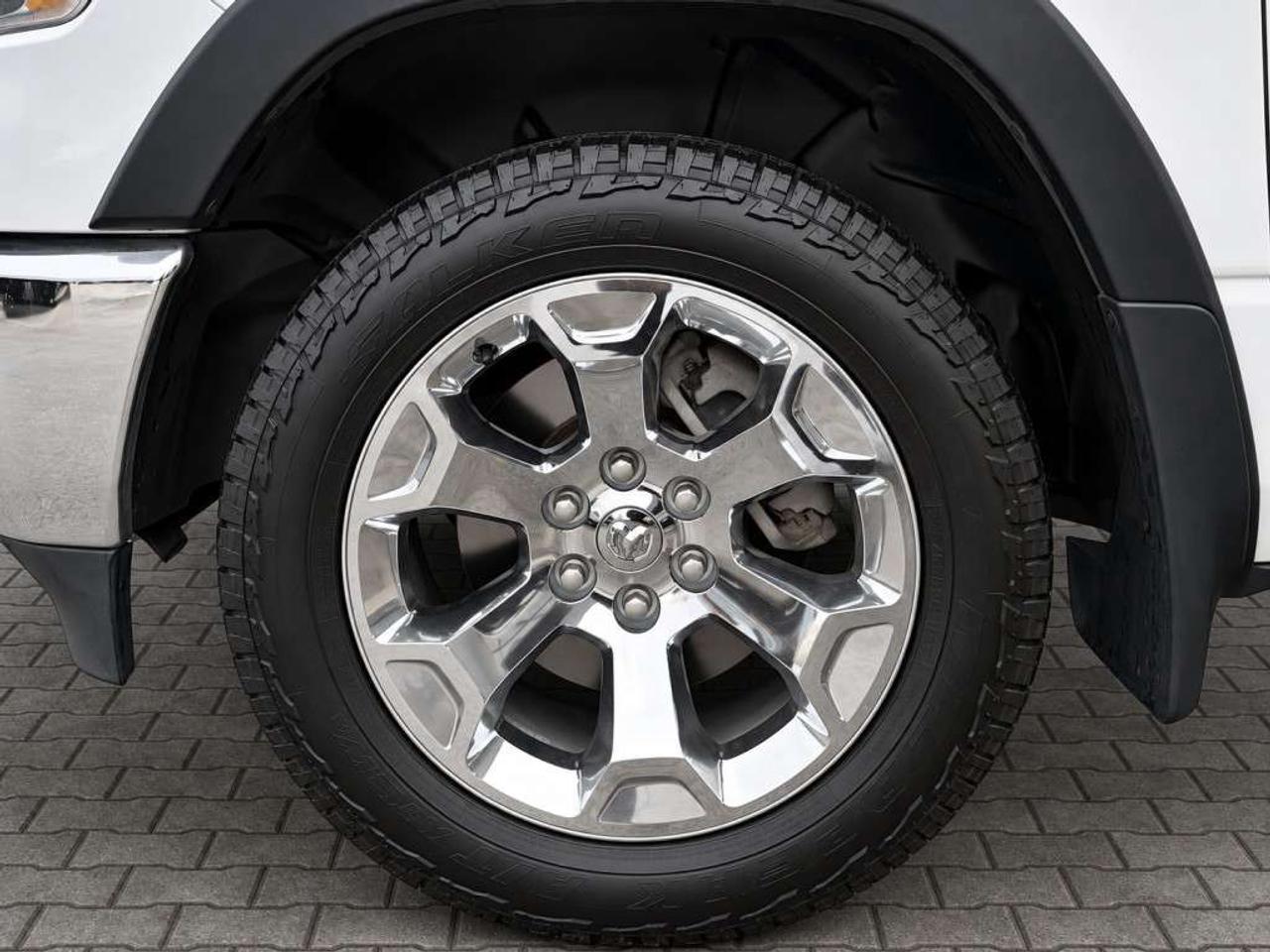 2019 RAM 1500 1500 BIG HORN 4X4   64 BOX   5.7L HEMI   CREW CAB   BACKUP CAM   BLUETOOTH   ALLOYS Photo