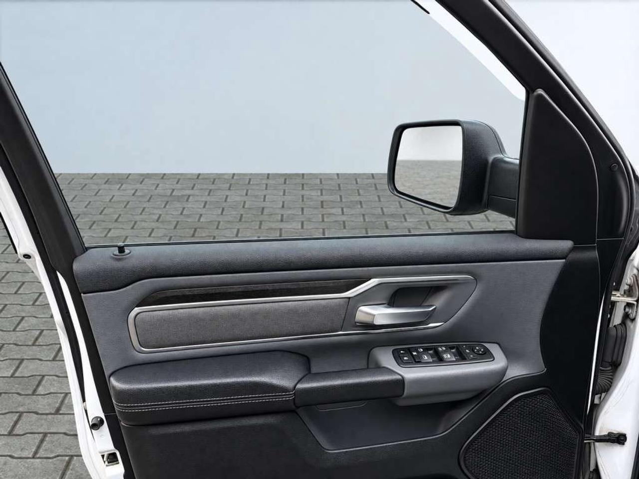 2019 RAM 1500 1500 BIG HORN 4X4   64 BOX   5.7L HEMI   CREW CAB   BACKUP CAM   BLUETOOTH   ALLOYS Photo