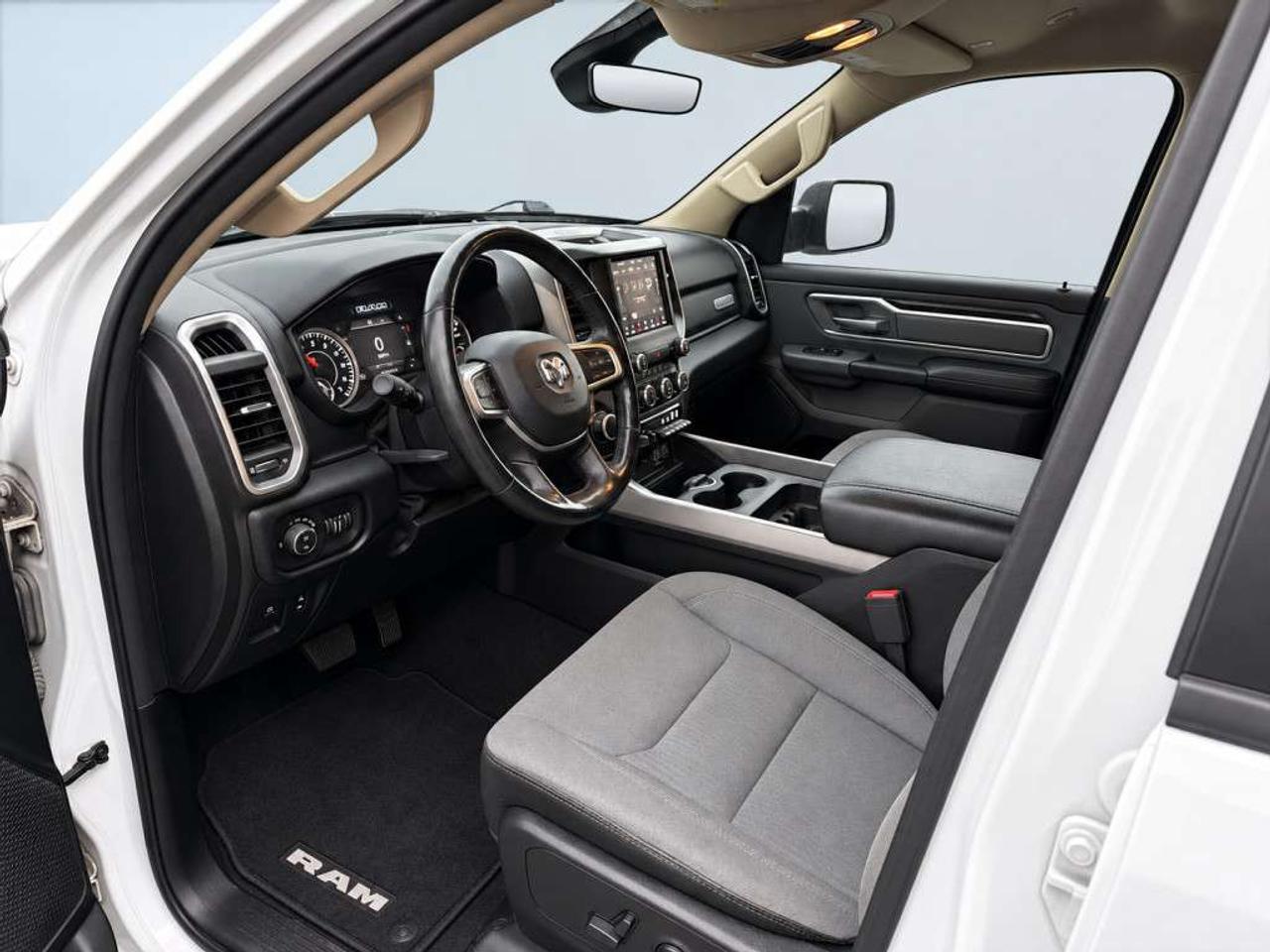 2019 RAM 1500 1500 BIG HORN 4X4   64 BOX   5.7L HEMI   CREW CAB   BACKUP CAM   BLUETOOTH   ALLOYS Photo