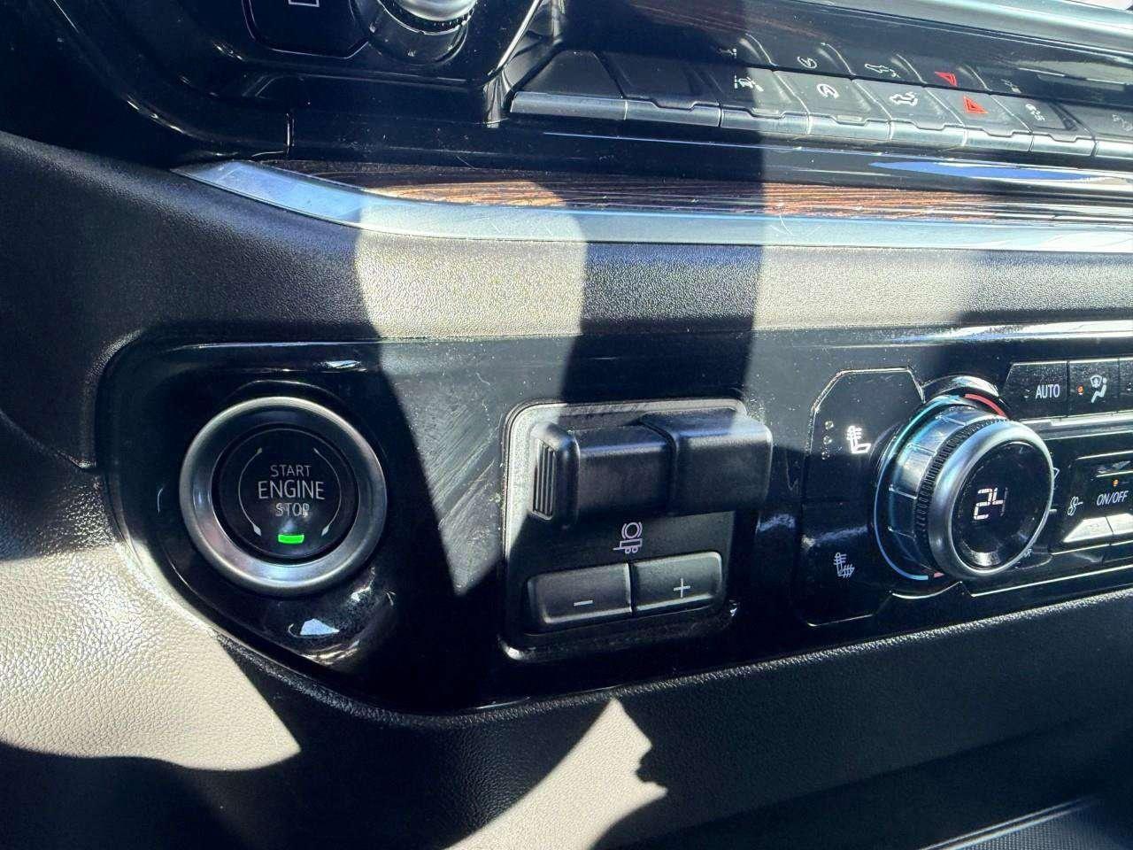 2025 GMC Sierra 1500 3.0L DURAMAX, 4X4, X31, ALLOYS, CLOTH, BOSE, 1-OWNER, MACMASTER ORIGINAL, CERTIFIED PREOWNED! Photo