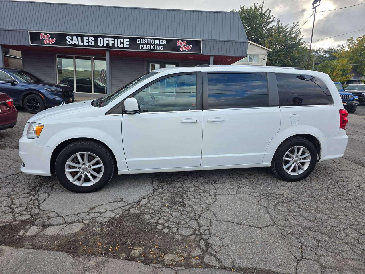 2020 Dodge Grand Caravan Premium Plus 7 Passenger Nav DVD Leather Photo0
