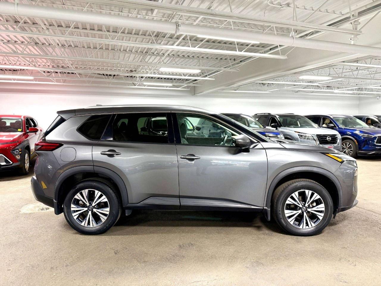 2021 Nissan Rogue FWD SV Photo