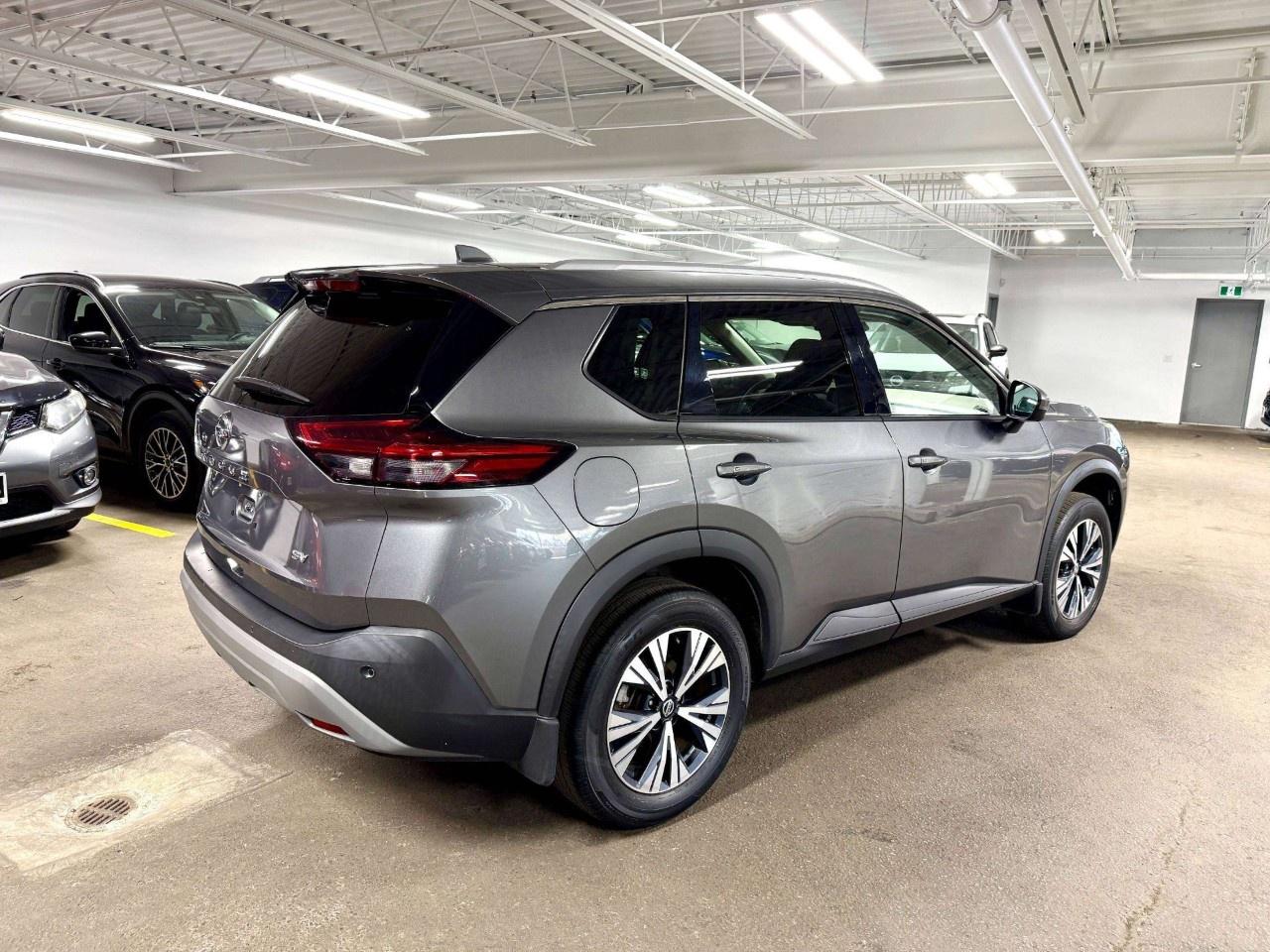 2021 Nissan Rogue FWD SV Photo