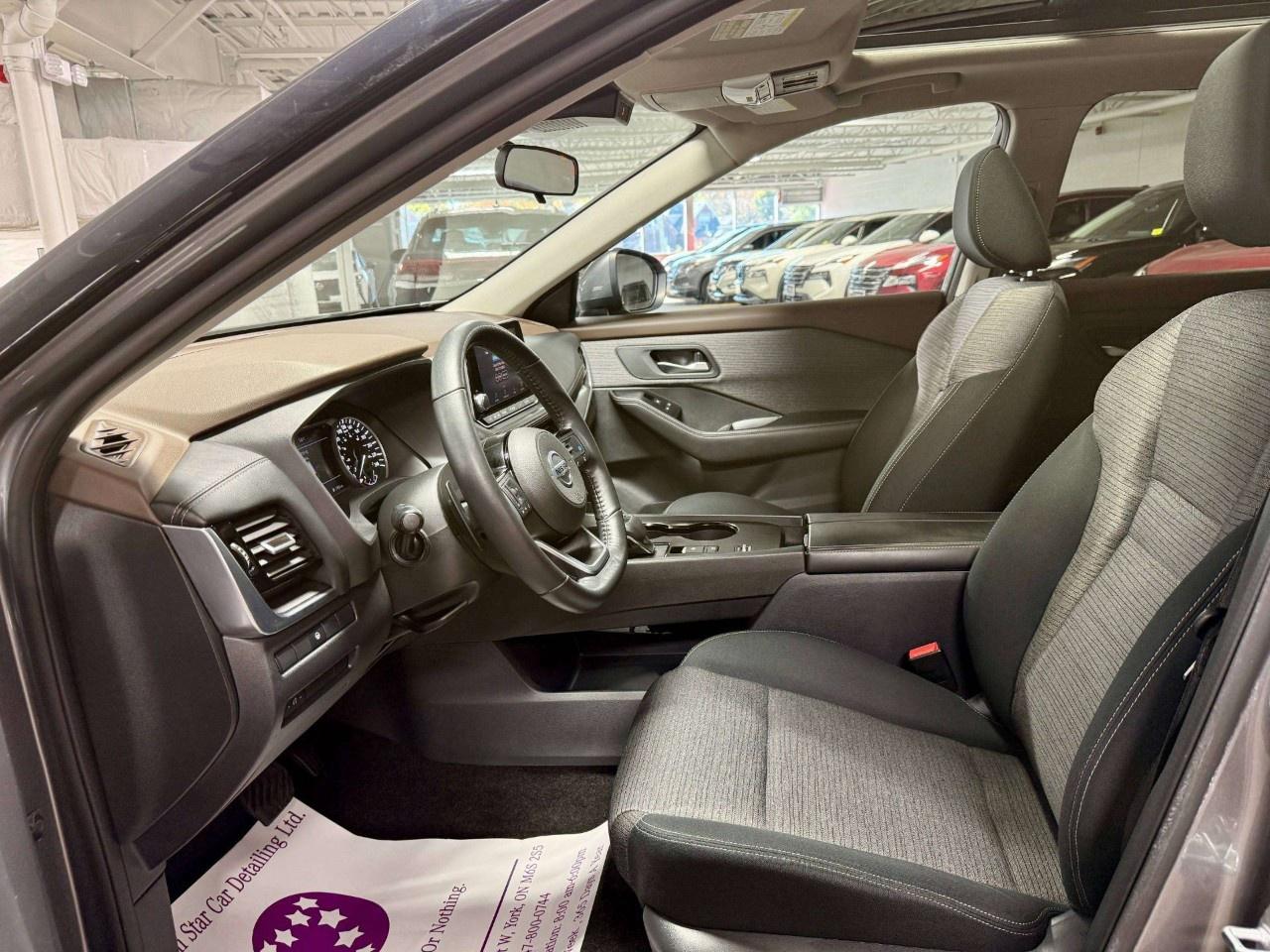 2021 Nissan Rogue FWD SV Photo