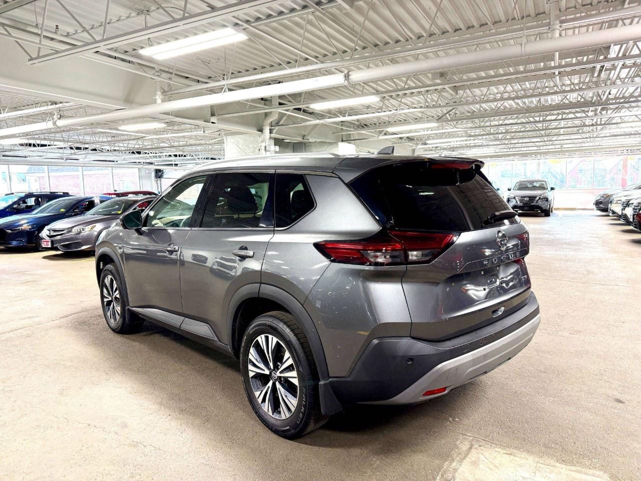 2021 Nissan Rogue FWD SV Photo