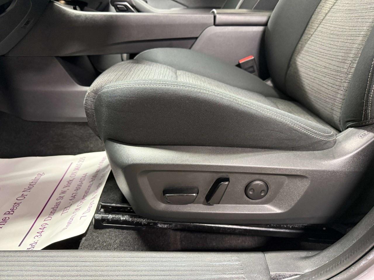 2021 Nissan Rogue FWD SV Photo