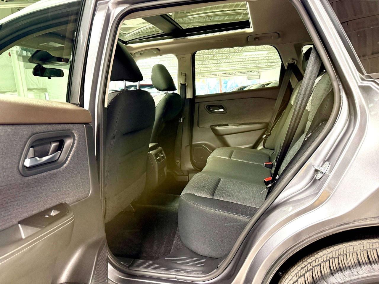 2021 Nissan Rogue FWD SV Photo