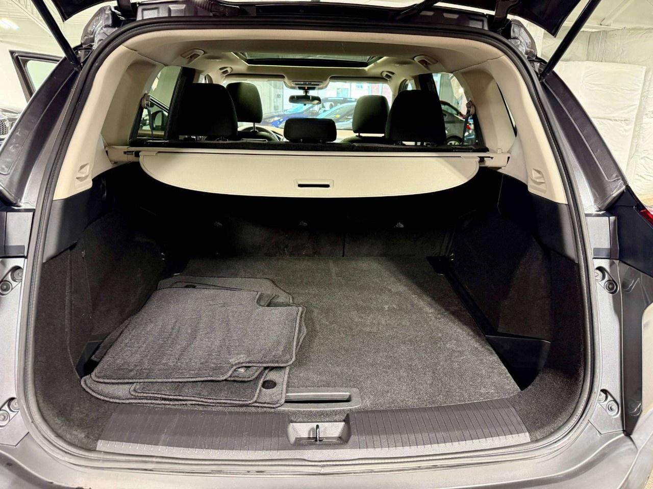 2021 Nissan Rogue FWD SV Photo