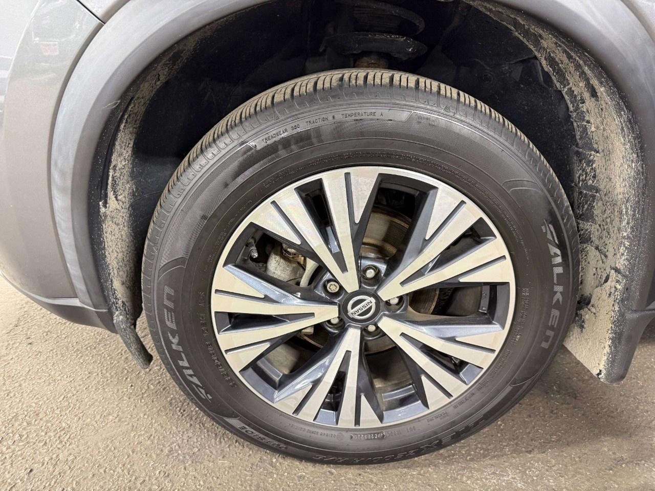 2021 Nissan Rogue FWD SV Photo