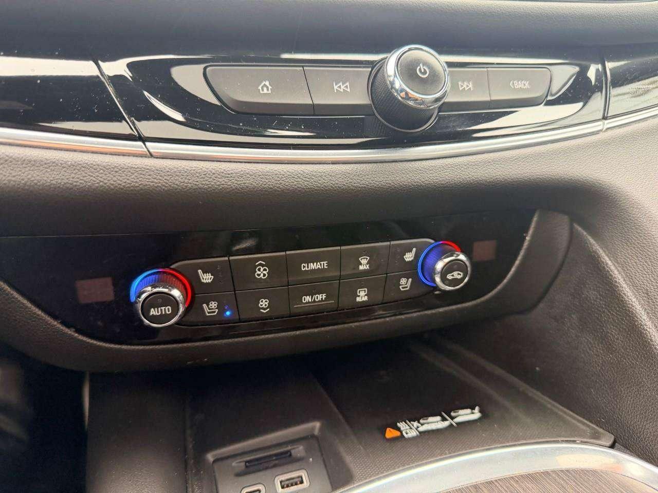 2022 Buick Enclave 3.6L V6, 4X4, ALLOYS, 7-PASSENGER, LEATHER, SUNROOF, 1-OWNER, MACMASTER ORIGINAL, CERTIFIED AS-TRADED! Photo