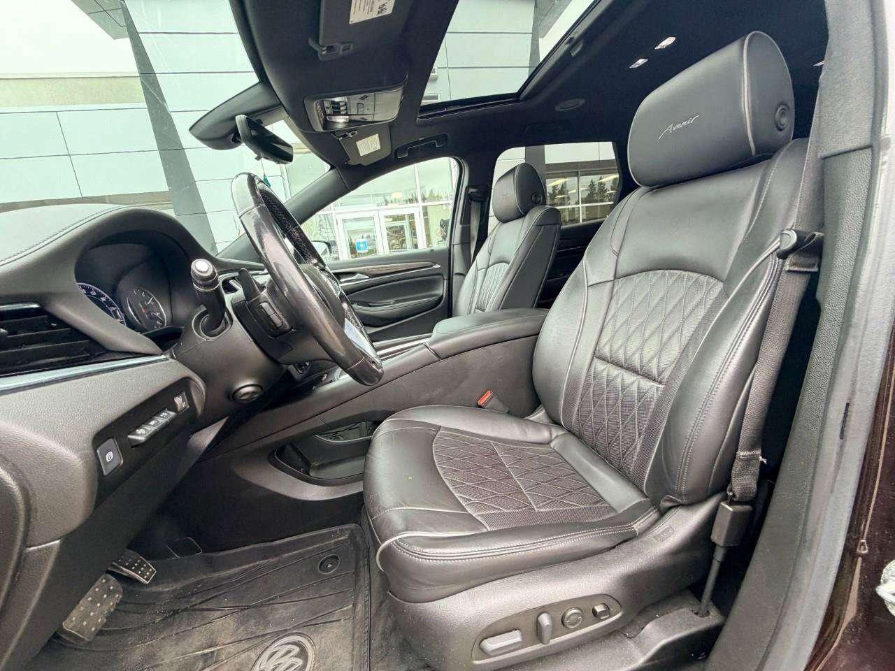 2022 Buick Enclave 3.6L V6, 4X4, ALLOYS, 7-PASSENGER, LEATHER, SUNROOF, 1-OWNER, MACMASTER ORIGINAL, CERTIFIED AS-TRADED! Photo