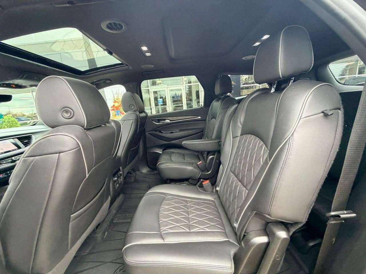 2022 Buick Enclave 3.6L V6, 4X4, ALLOYS, 7-PASSENGER, LEATHER, SUNROOF, 1-OWNER, MACMASTER ORIGINAL, CERTIFIED AS-TRADED! Photo