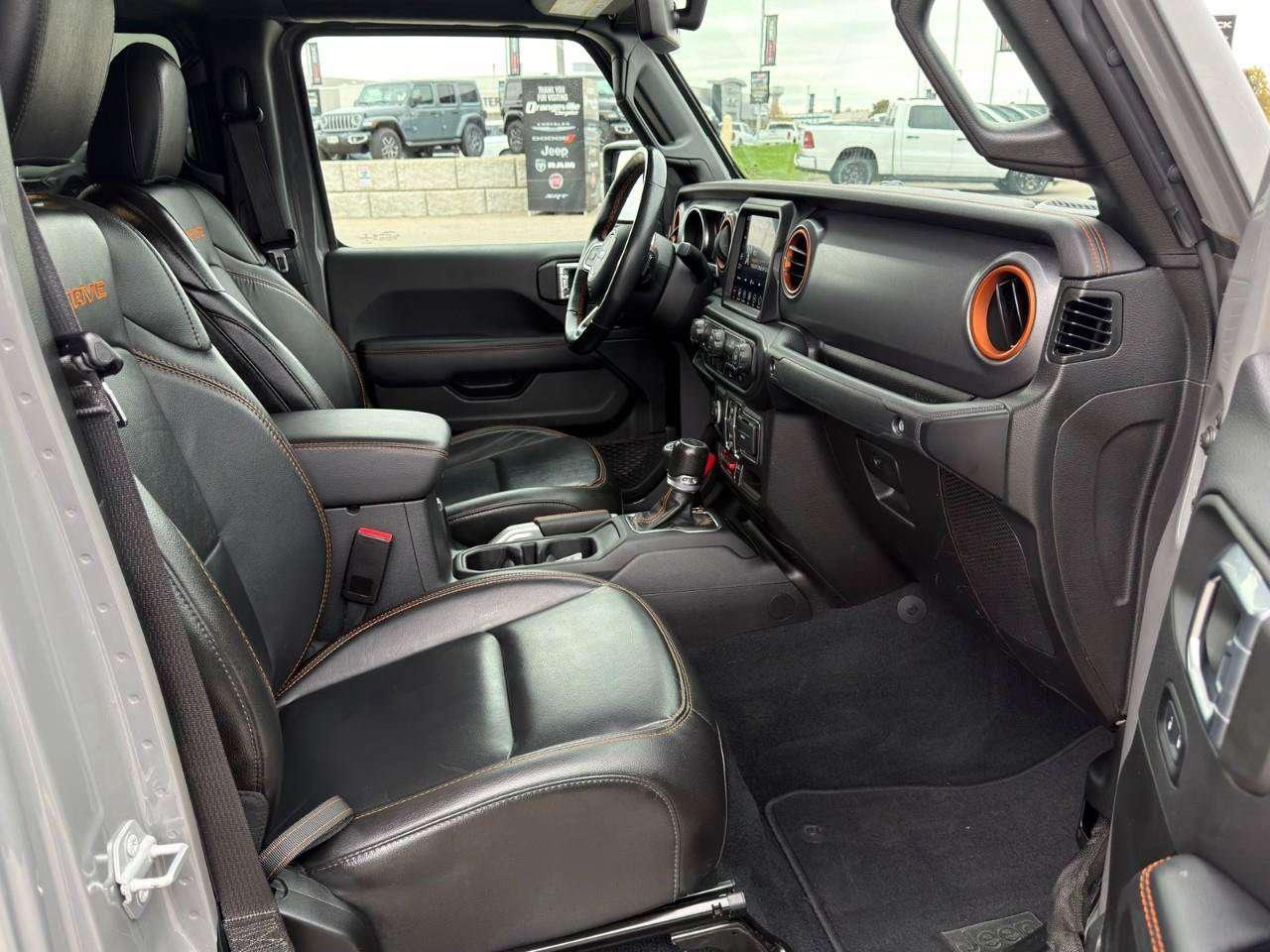 2022 Jeep Gladiator LEATHER   OFF-ROAD PKG   ALPINE AUDIO Photo