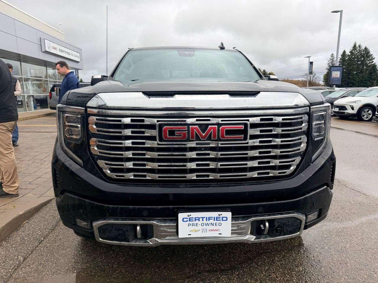 2024 GMC Sierra 1500 6.2L V8, ALLOYS, LEATHER, BOSE, 1-OWNER, MACMASTER ORIGINAL, CERTIFIED PREOWNED! Photo