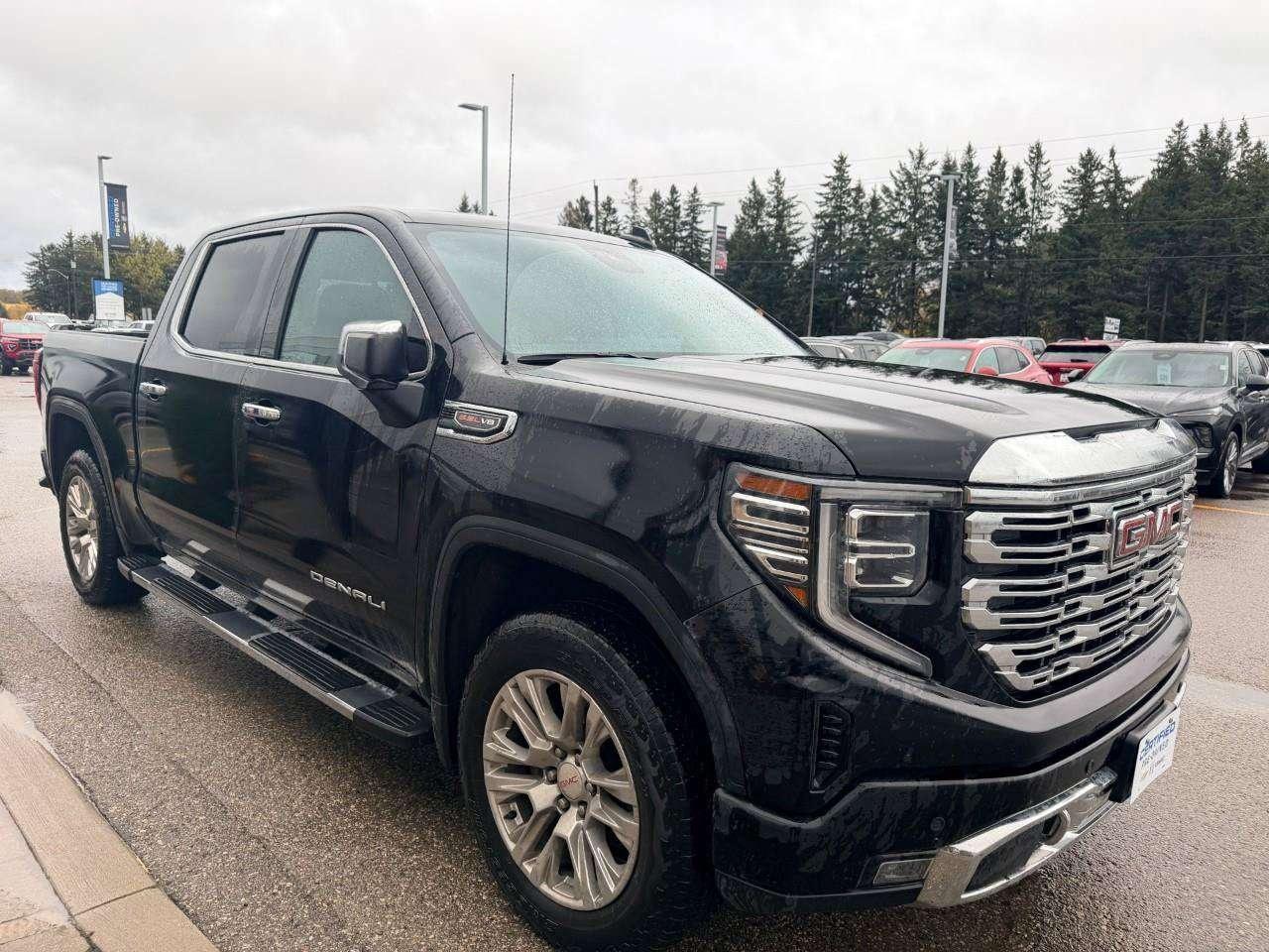 2024 GMC Sierra 1500 6.2L V8, ALLOYS, LEATHER, BOSE, 1-OWNER, MACMASTER ORIGINAL, CERTIFIED PREOWNED! Photo