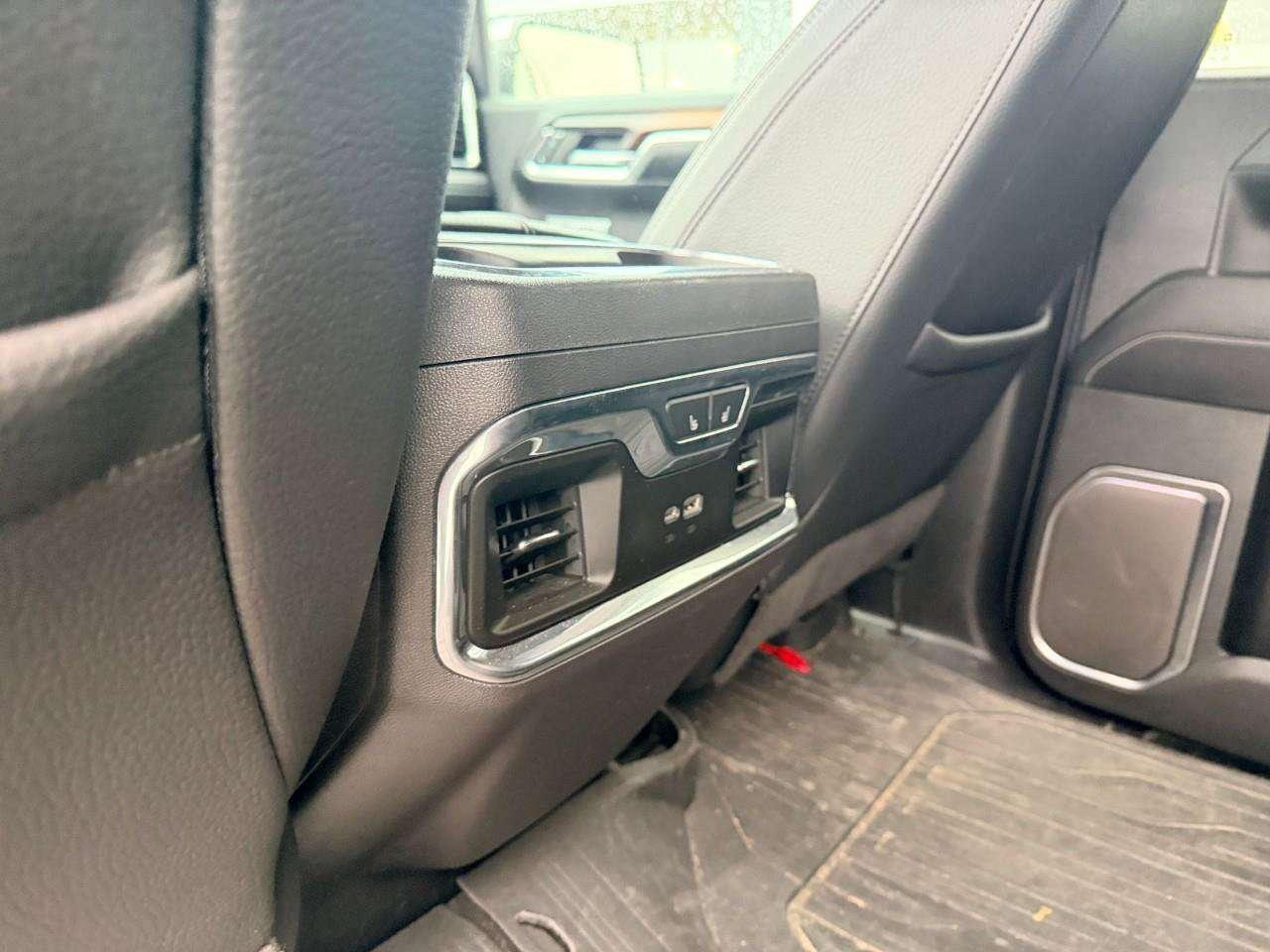 2024 GMC Sierra 1500 6.2L V8, ALLOYS, LEATHER, BOSE, 1-OWNER, MACMASTER ORIGINAL, CERTIFIED PREOWNED! Photo
