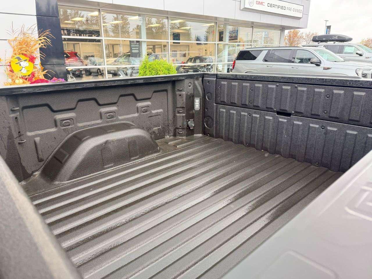 2024 GMC Sierra 1500 6.2L V8, ALLOYS, LEATHER, BOSE, 1-OWNER, MACMASTER ORIGINAL, CERTIFIED PREOWNED! Photo