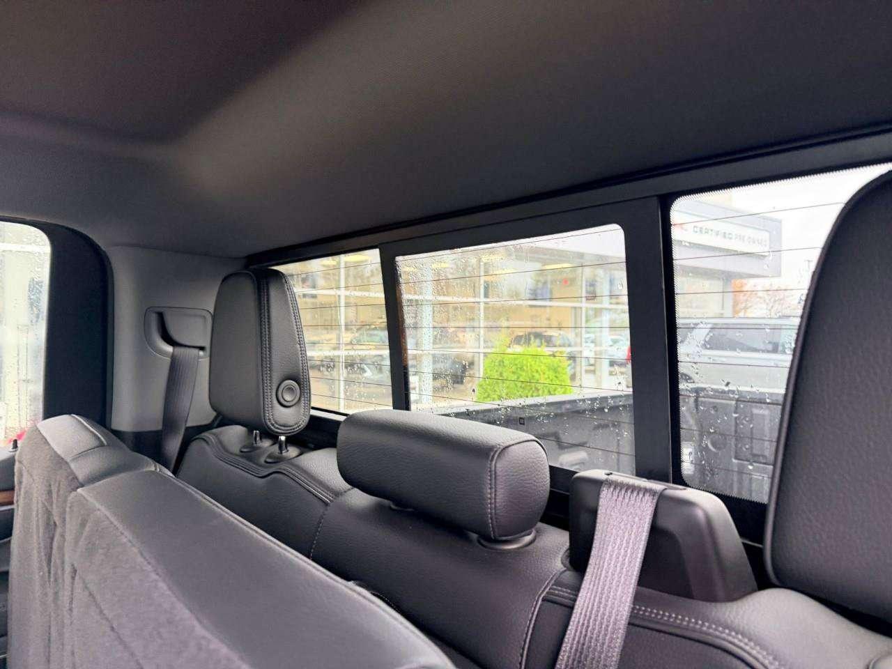 2024 GMC Sierra 1500 6.2L V8, ALLOYS, LEATHER, BOSE, 1-OWNER, MACMASTER ORIGINAL, CERTIFIED PREOWNED! Photo