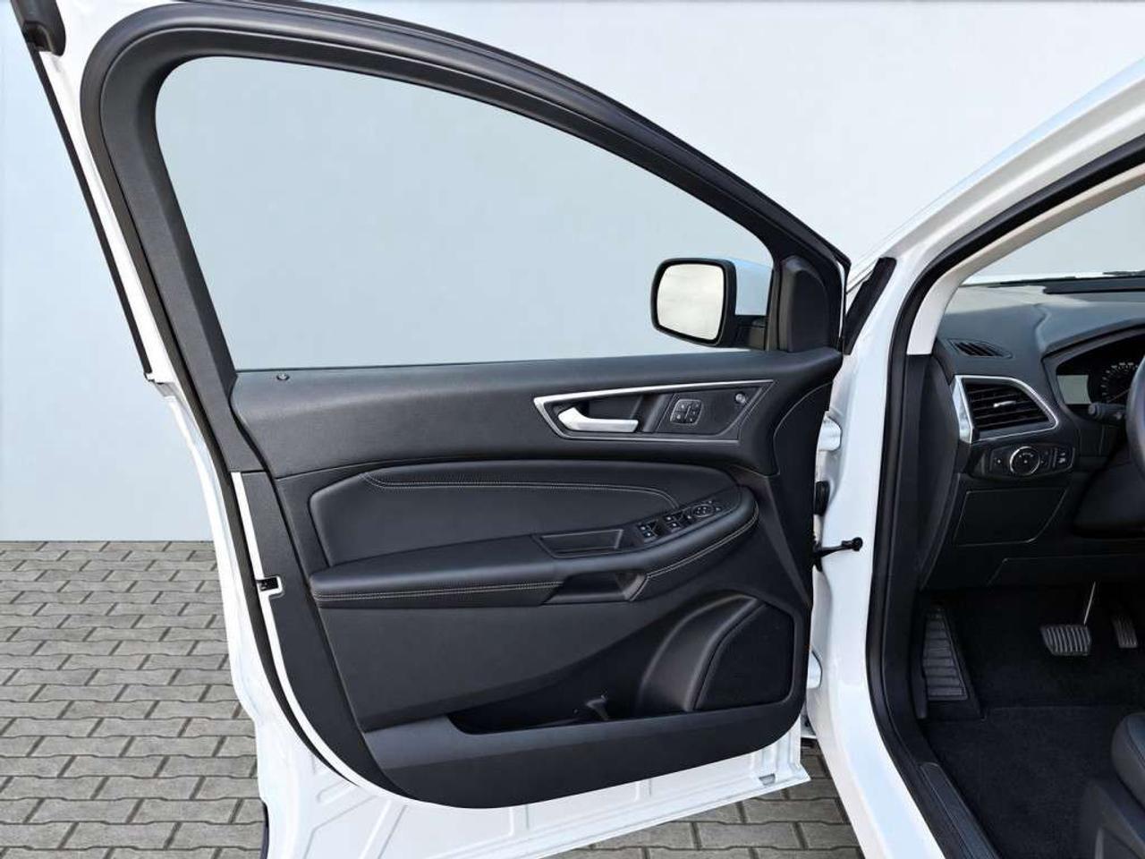 2022 Ford Edge TITANIUM / AWD / PANO / NAVI / LEATHER / HEATED & COOLED SEATS / HEATED REAR SEATS / B&O Photo