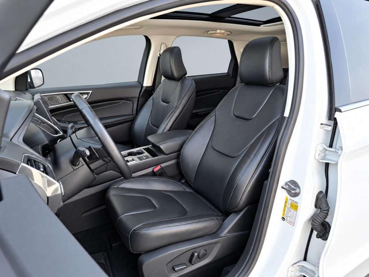 2022 Ford Edge TITANIUM / AWD / PANO / NAVI / LEATHER / HEATED & COOLED SEATS / HEATED REAR SEATS / B&O Photo
