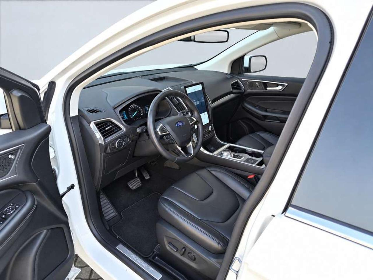 2022 Ford Edge TITANIUM / AWD / PANO / NAVI / LEATHER / HEATED & COOLED SEATS / HEATED REAR SEATS / B&O Photo