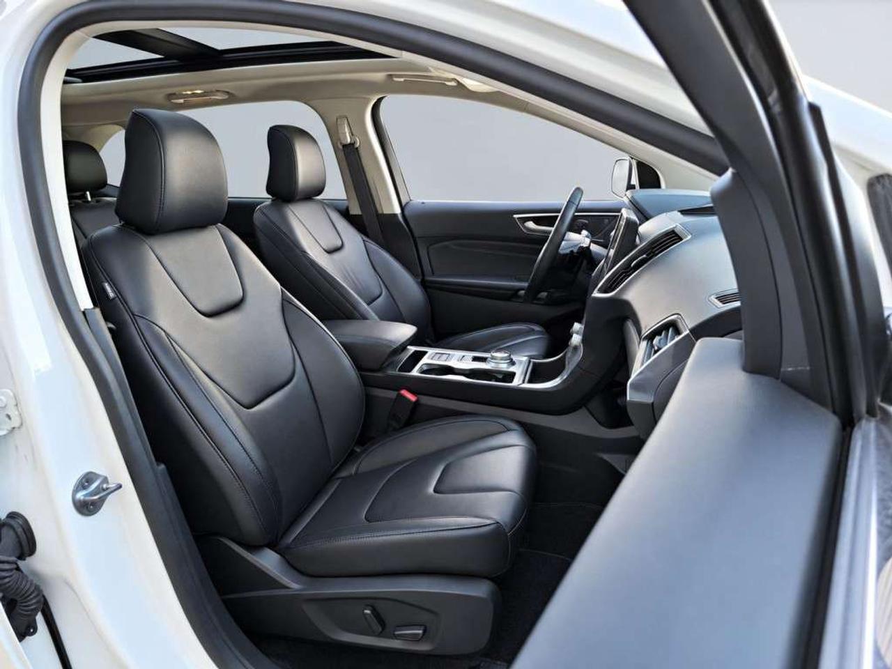 2022 Ford Edge TITANIUM / AWD / PANO / NAVI / LEATHER / HEATED & COOLED SEATS / HEATED REAR SEATS / B&O Photo