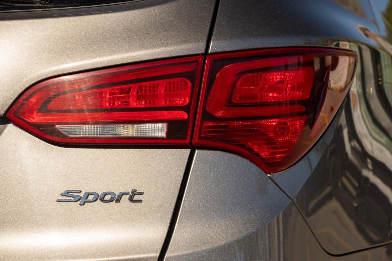 2017 Hyundai Santa Fe Sport FWD 4dr 2.4L Premium Photo3