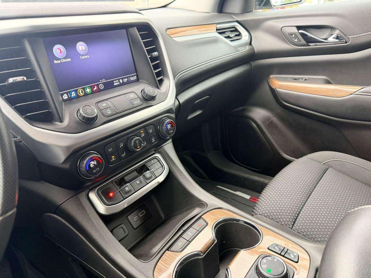 2023 GMC Acadia 3.6L V6, AWD, ALLOYS, CLOTH, 6-PASSENGER, TRAILERING PKG, CERTIFIED AS-TRADED! Photo