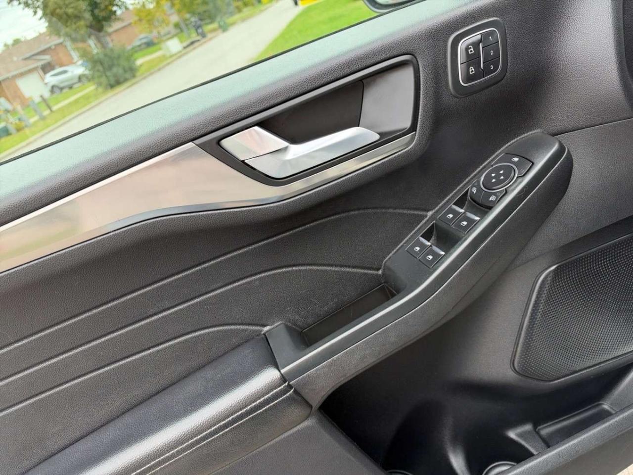 2022 Ford Escape Titanium AWD * DRIVER ASSIST / PANORAMIC / CARPLAY / CAMERA / LED LIGHTS Photo