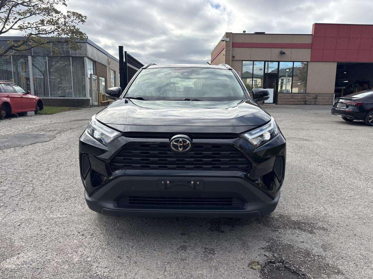 2023 Toyota RAV4 XLE AWD Photo5