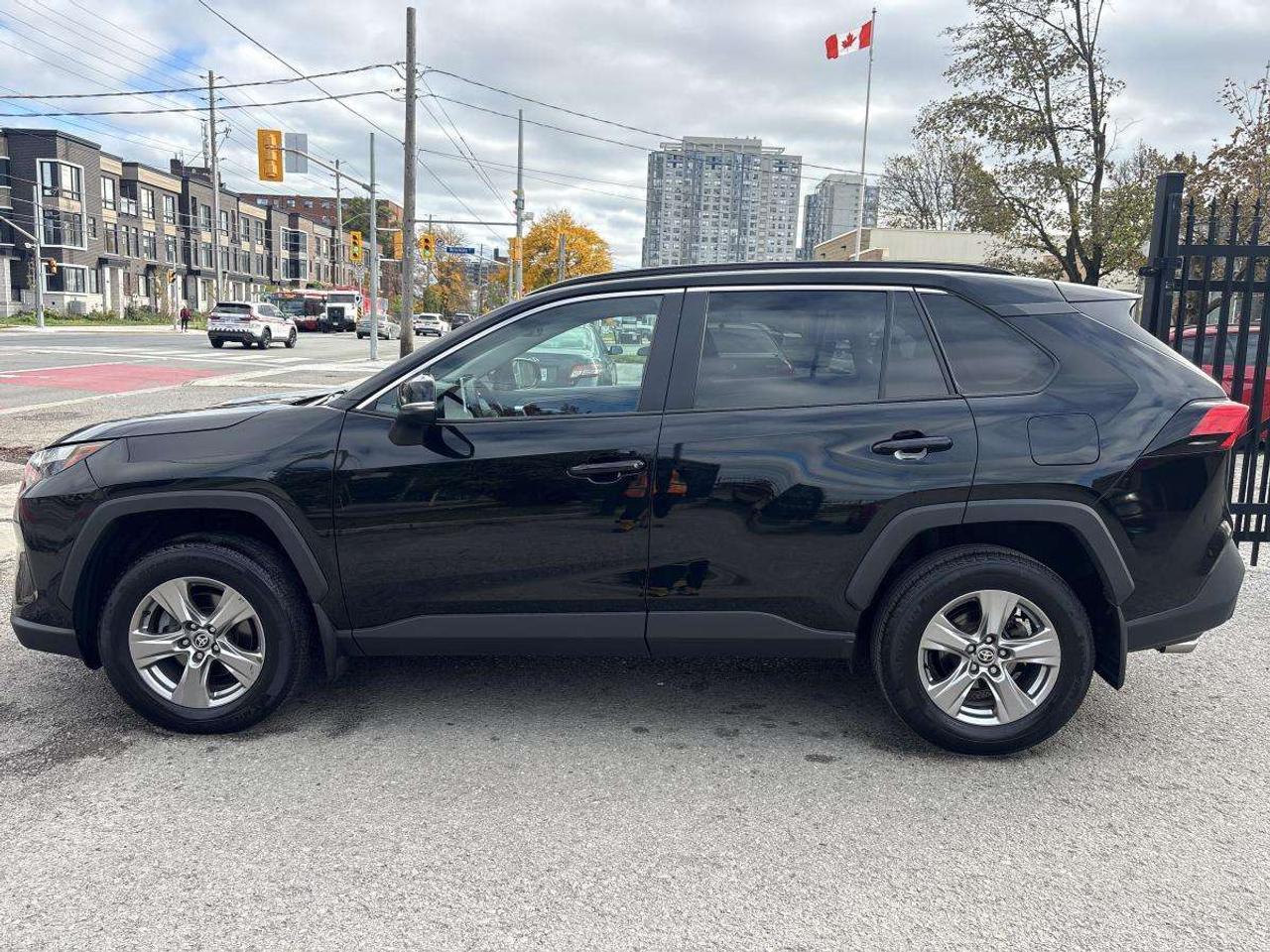 2023 Toyota RAV4 XLE AWD Photo