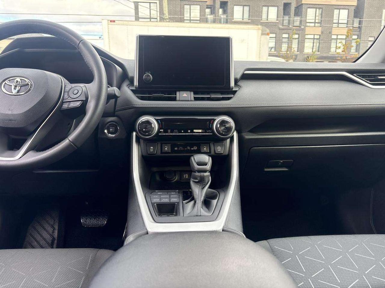 2023 Toyota RAV4 XLE AWD Photo