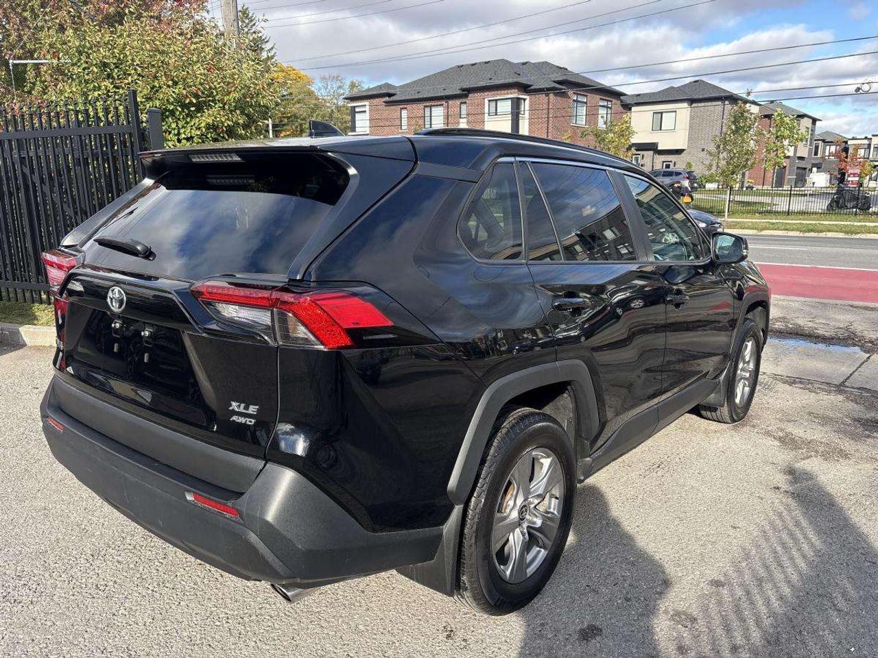 2023 Toyota RAV4 XLE AWD Photo
