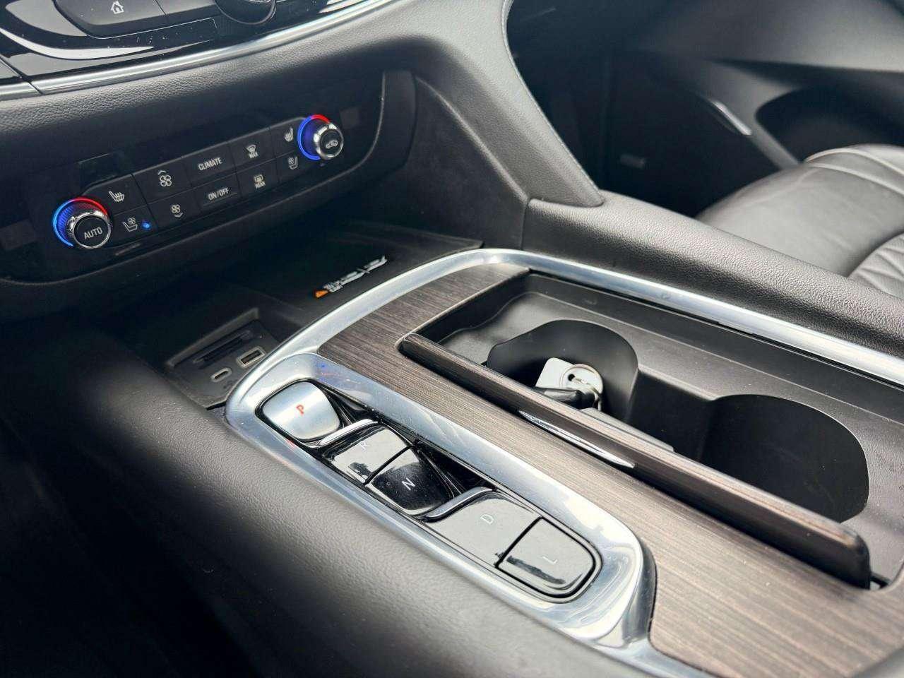 2022 Buick Enclave 3.6L V6, 4X4, ALLOYS, 7-PASSENGER, LEATHER, SUNROOF, 1-OWNER, MACMASTER ORIGINAL, CERTIFIED AS-TRADED! Photo