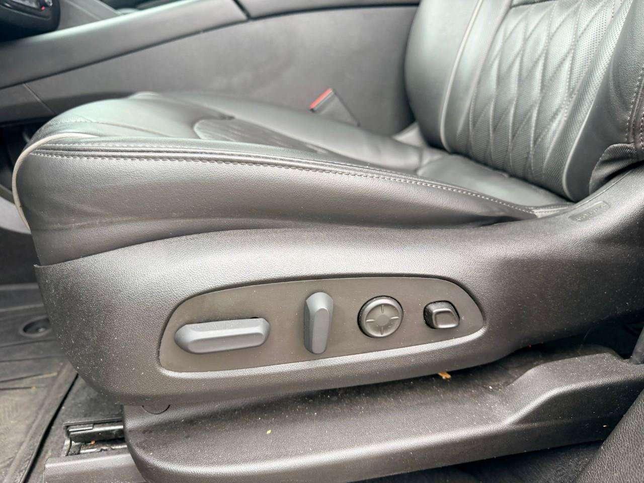 2022 Buick Enclave 3.6L V6, 4X4, ALLOYS, 7-PASSENGER, LEATHER, SUNROOF, 1-OWNER, MACMASTER ORIGINAL, CERTIFIED AS-TRADED! Photo