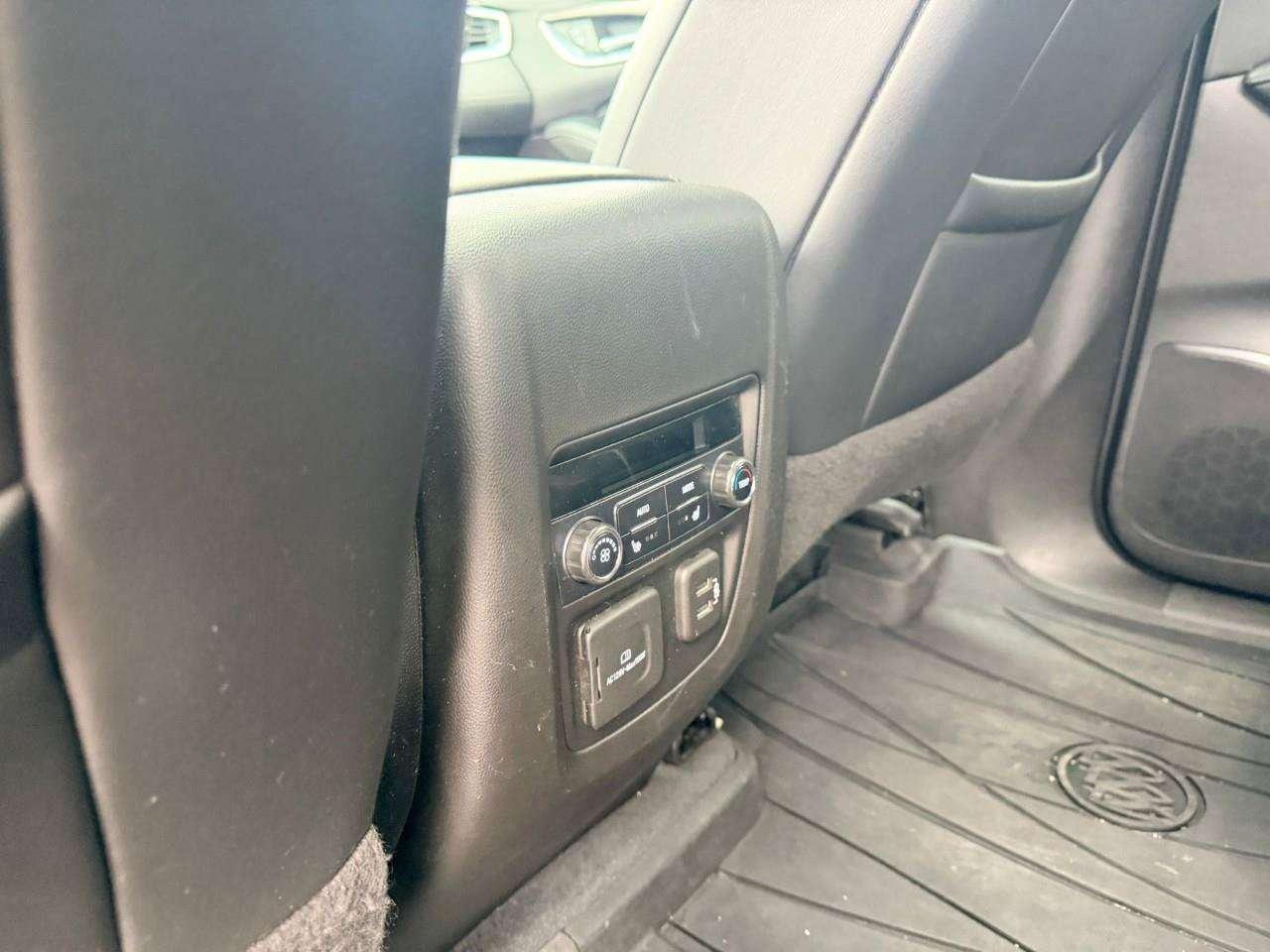 2022 Buick Enclave 3.6L V6, 4X4, ALLOYS, 7-PASSENGER, LEATHER, SUNROOF, 1-OWNER, MACMASTER ORIGINAL, CERTIFIED AS-TRADED! Photo