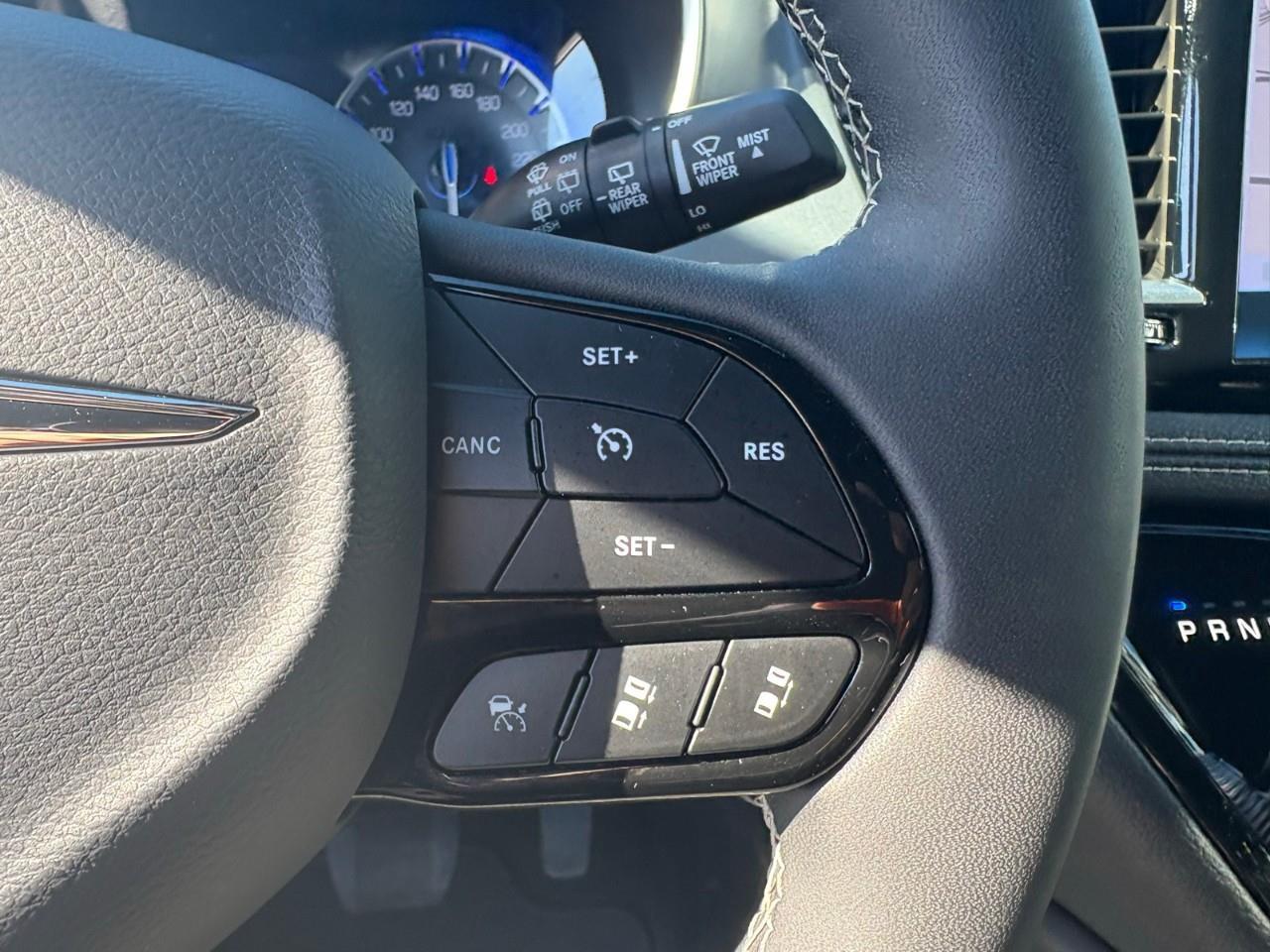 2025 Chrysler Pacifica Limited Front-Wheel Drive Passenger Van Photo
