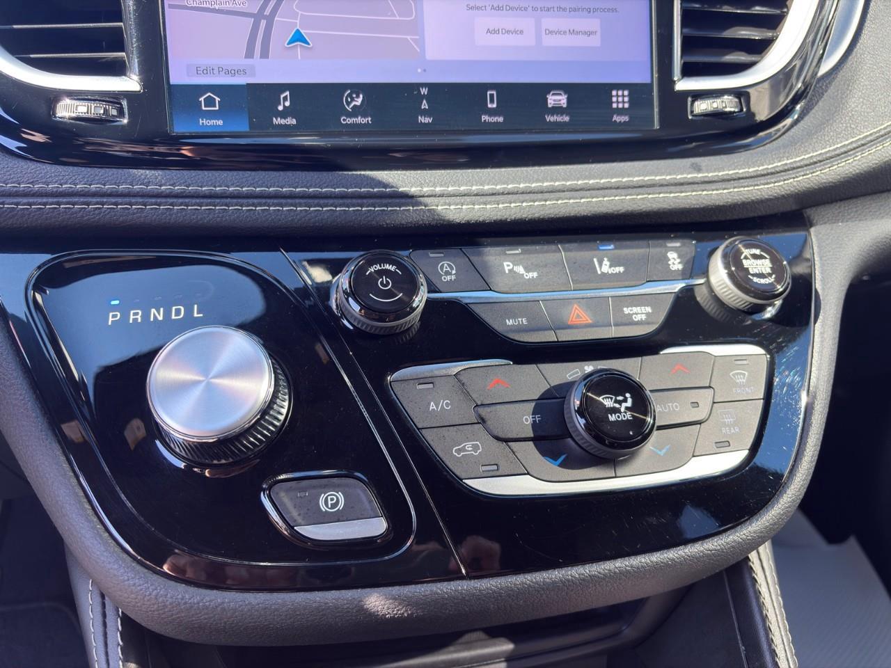 2025 Chrysler Pacifica Limited Front-Wheel Drive Passenger Van Photo