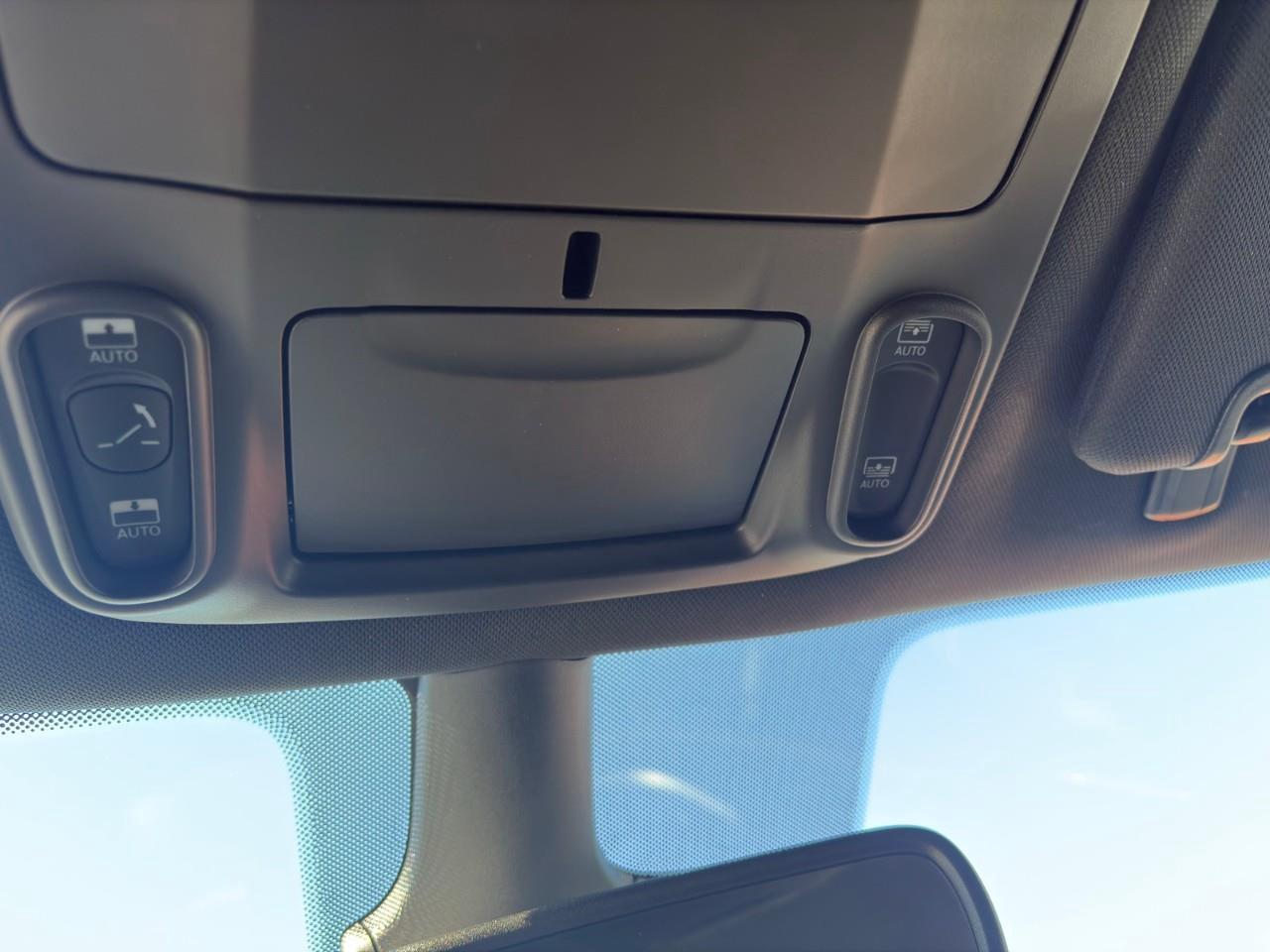 2025 Chrysler Pacifica Limited Front-Wheel Drive Passenger Van Photo