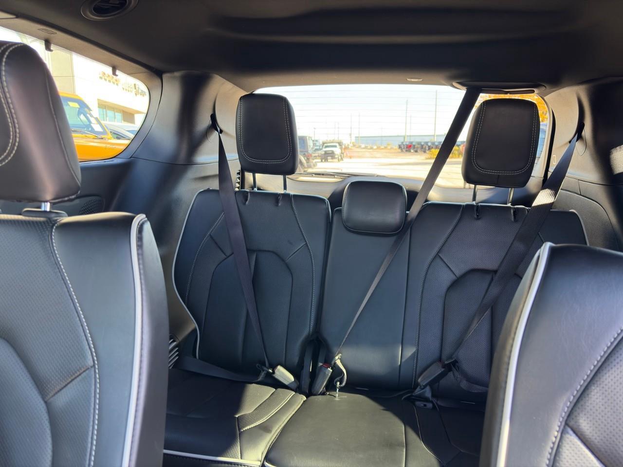 2025 Chrysler Pacifica Limited Front-Wheel Drive Passenger Van Photo