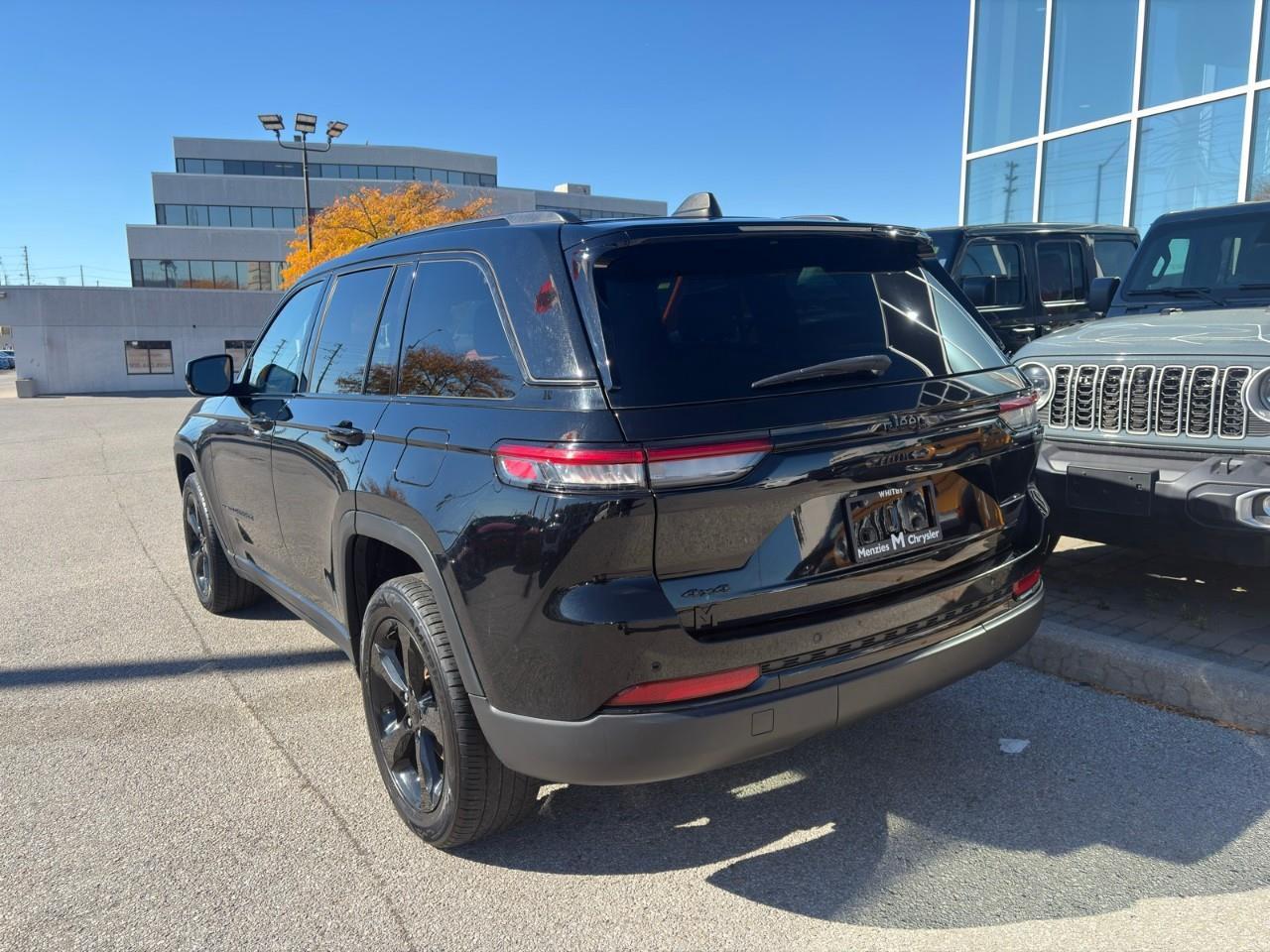 2023 Jeep Grand Cherokee Laredo 4dr 4x4 Photo2